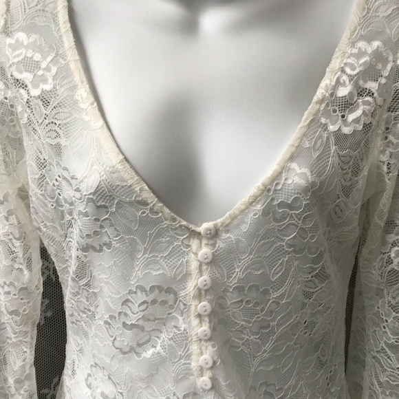 Top Lace Cream L Long sleeve Scoop Neck 1/2 Button Up Bell Sleeves PattyBoutik - Picture 2 of 5